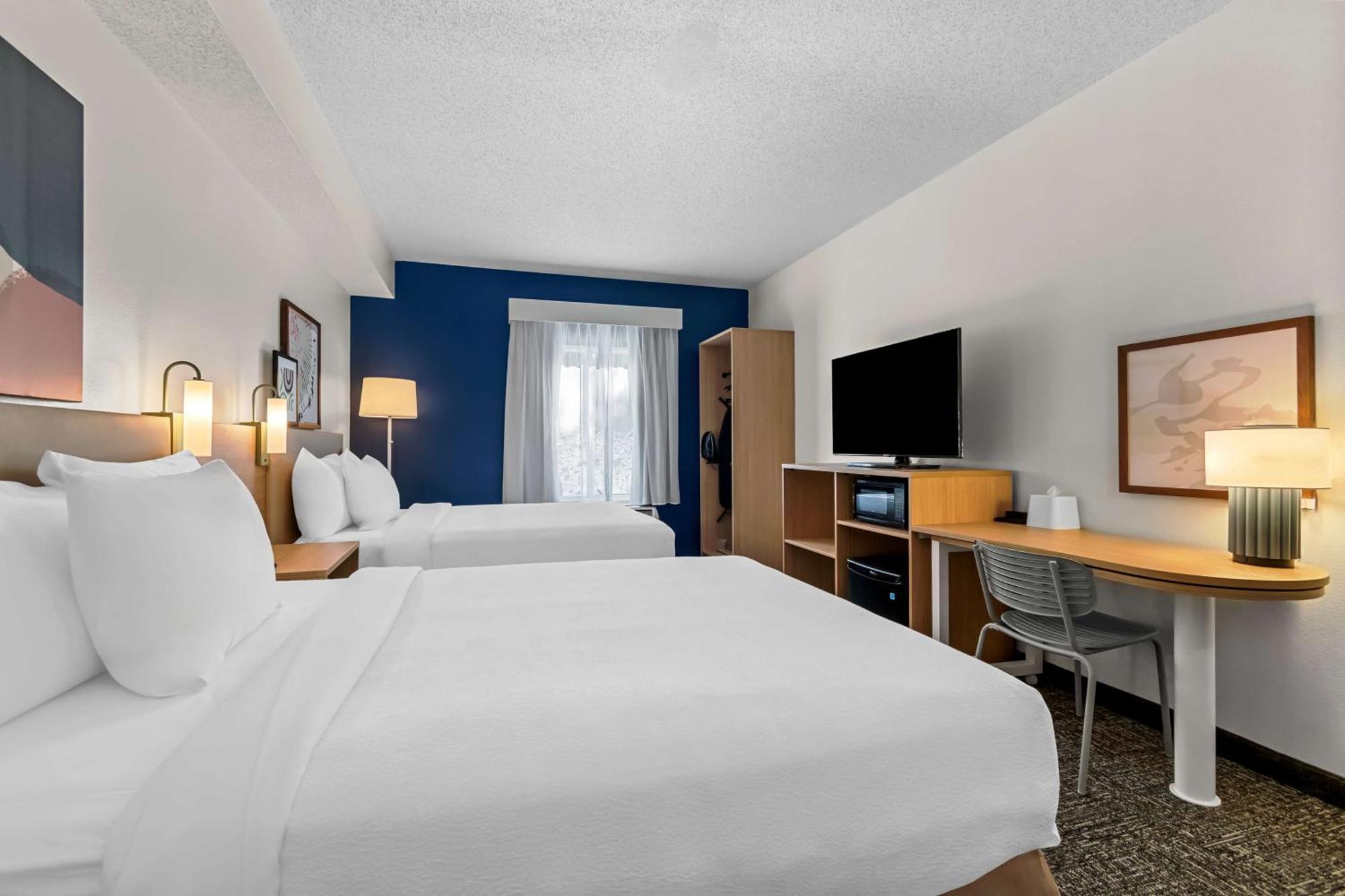 Spark By Hilton Hershey Near The Park Exterior photo