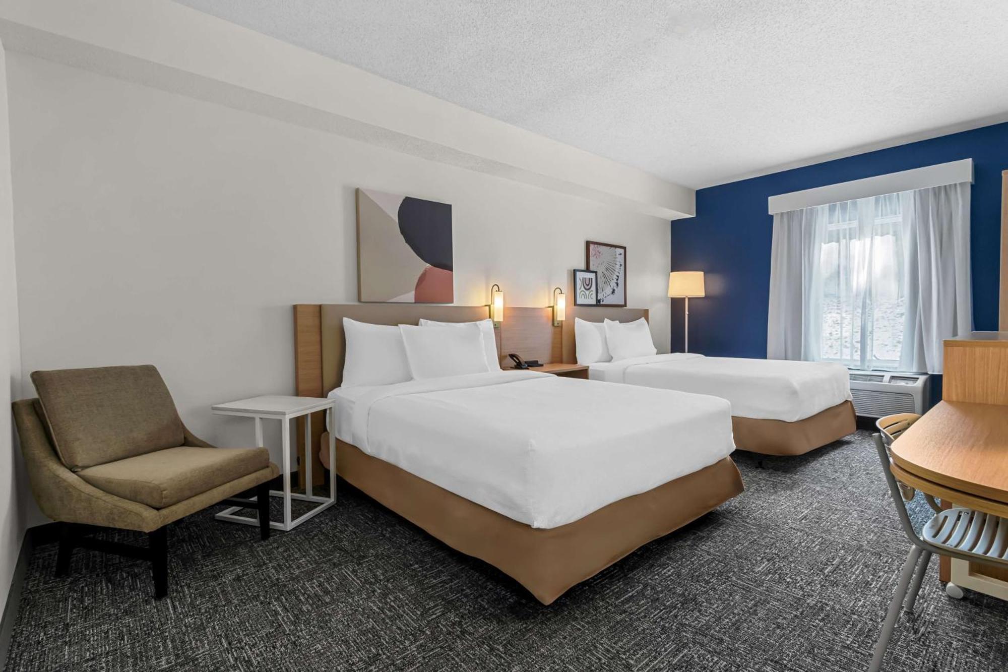 Spark By Hilton Hershey Near The Park Exterior photo