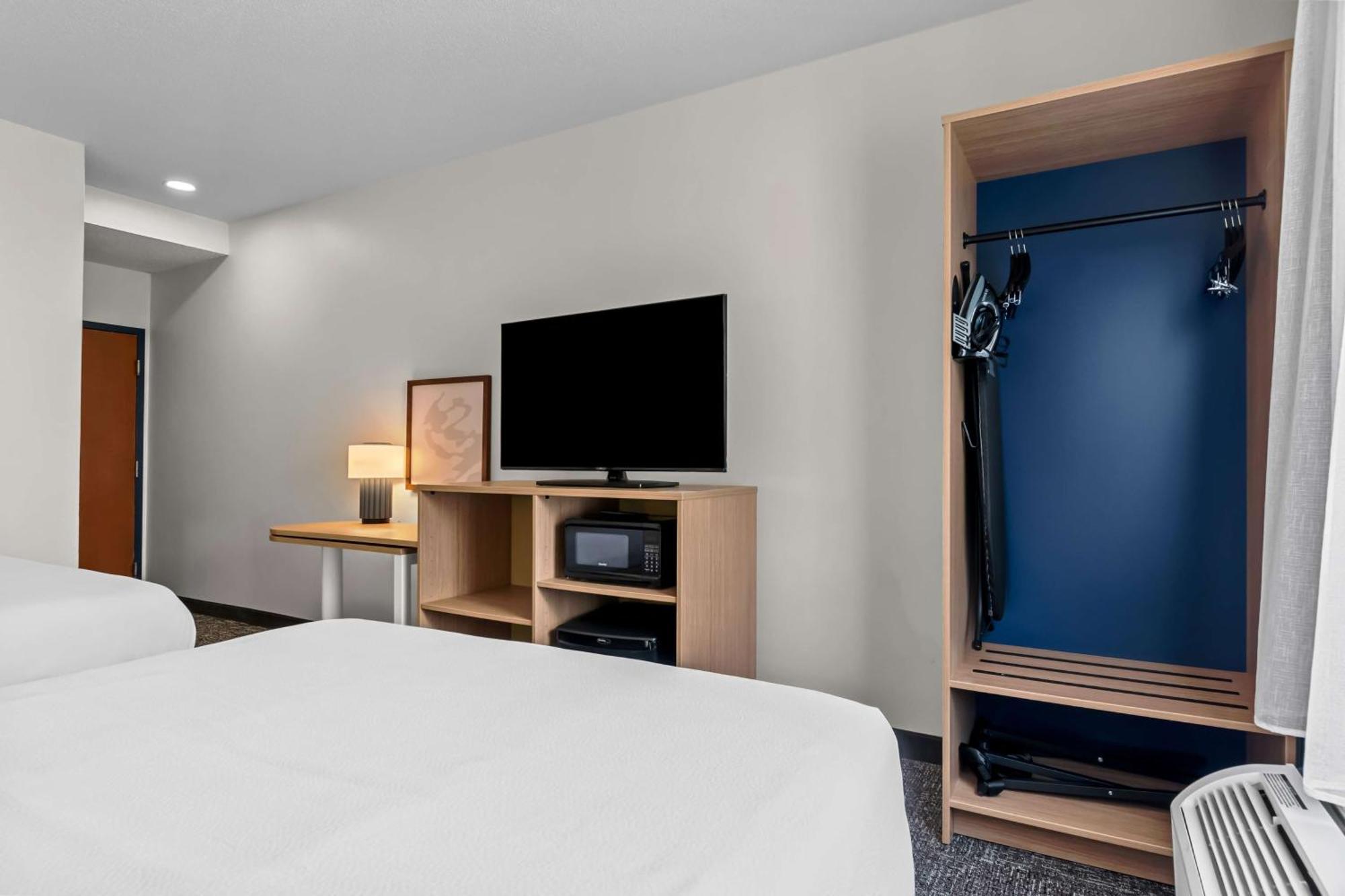 Spark By Hilton Hershey Near The Park Exterior photo
